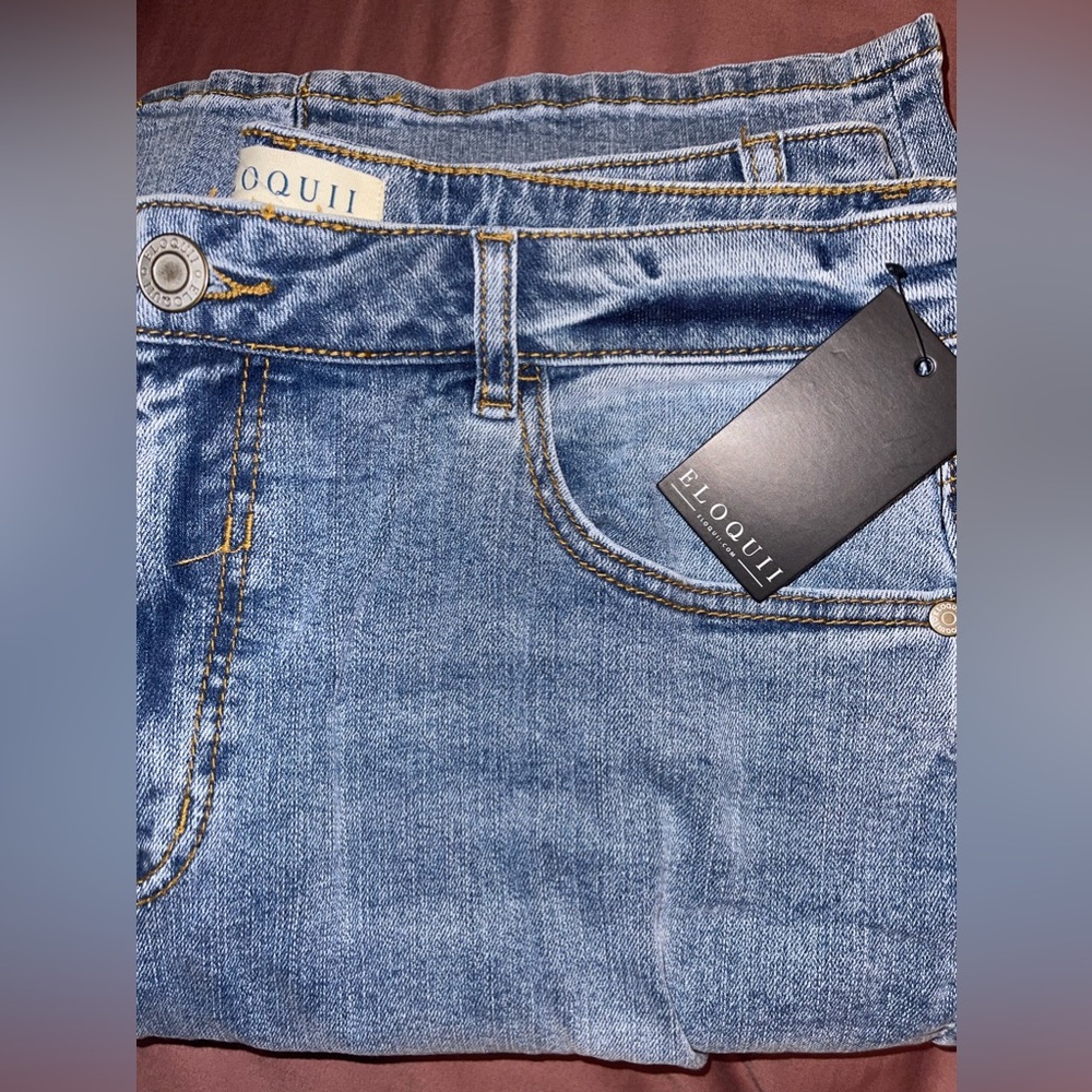 NWT Plus Size Distressed Straight Leg Jeans Light Wash